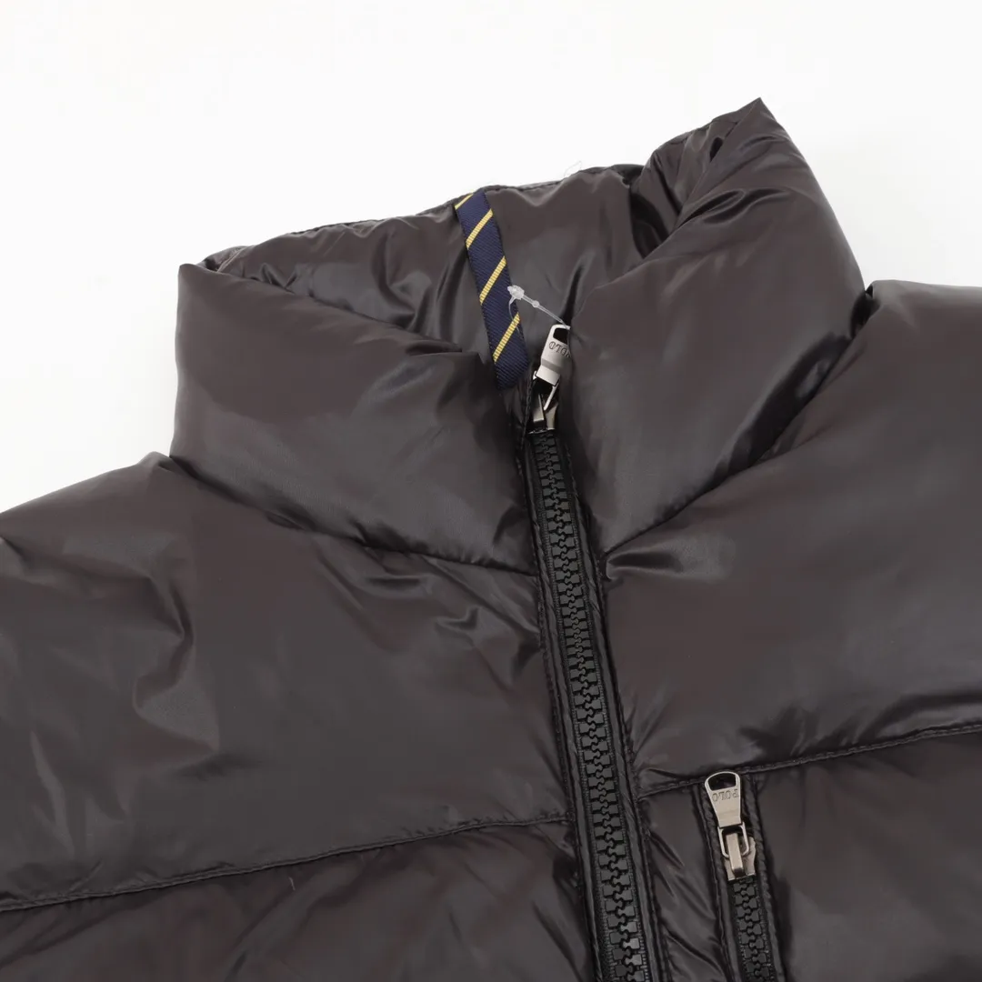 🅿️720 RALPH LAUREN/Ralph Lauren 24FW R51 pony logo embroidered down vest-paint black/matte black/matte navy Full of high-end look and feel, simple but not simple. Whether it is the fabric material or the overall outline, it has both fashionable styling and good cold-proof effect, and brings a comfortable wearing experience and feeling. It can concave shape and keep warm, three-dimensional and full, highly practical, filled with white duck down inside, same style for men and women, three-label customized accessories SIZE: M-XXL